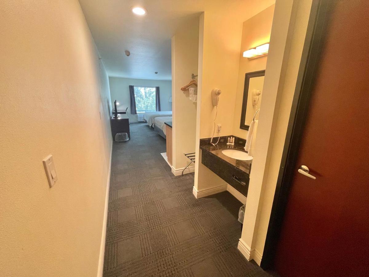 Fairbridge Inn & Suites Cuero Экстерьер фото